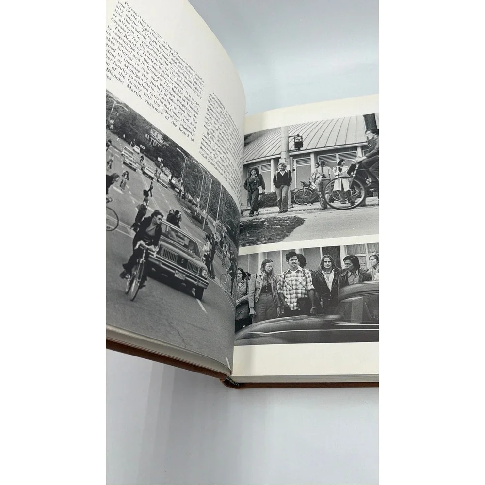 Michigan State University 1976 Red Cedar Log Yearbook MSU‎ Vintage